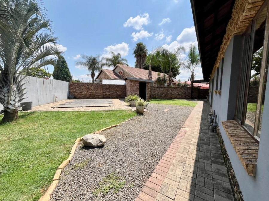 To Let 4 Bedroom Property for Rent in Waterval East North West